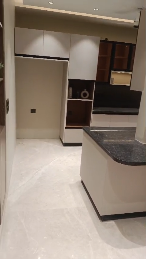 4 BHK builder floor - Image 4