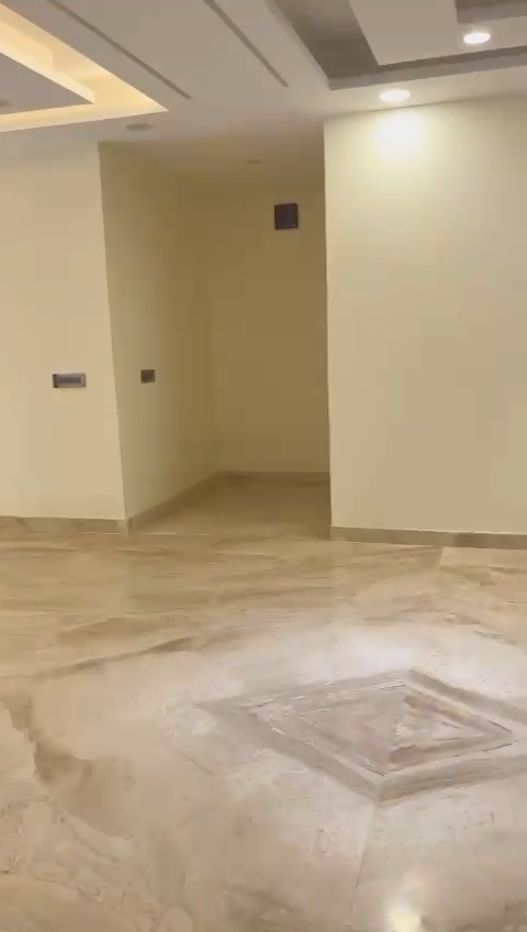 4 BHK builder floor - Image 2