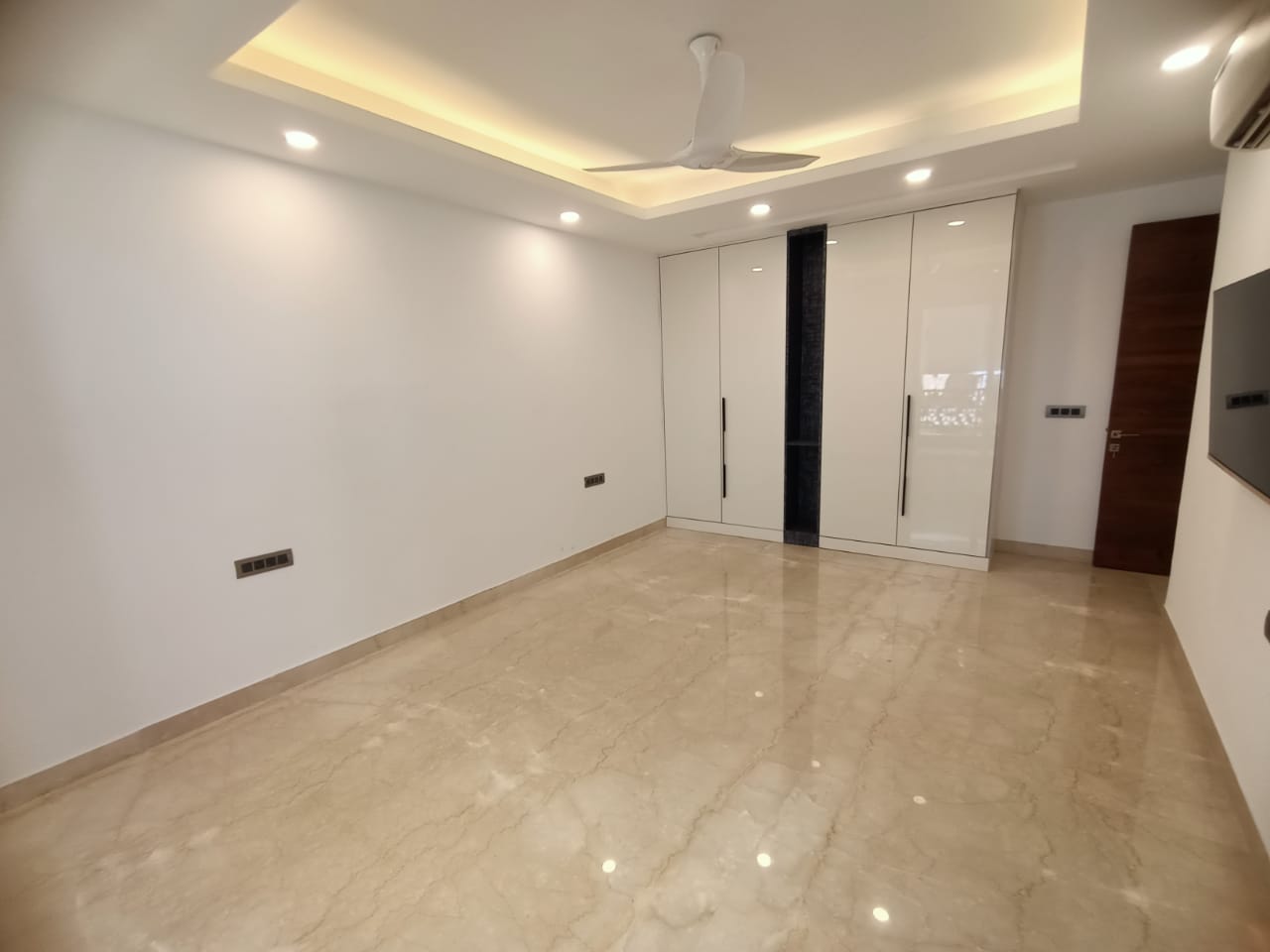 4 BHK builder floor - Image 18