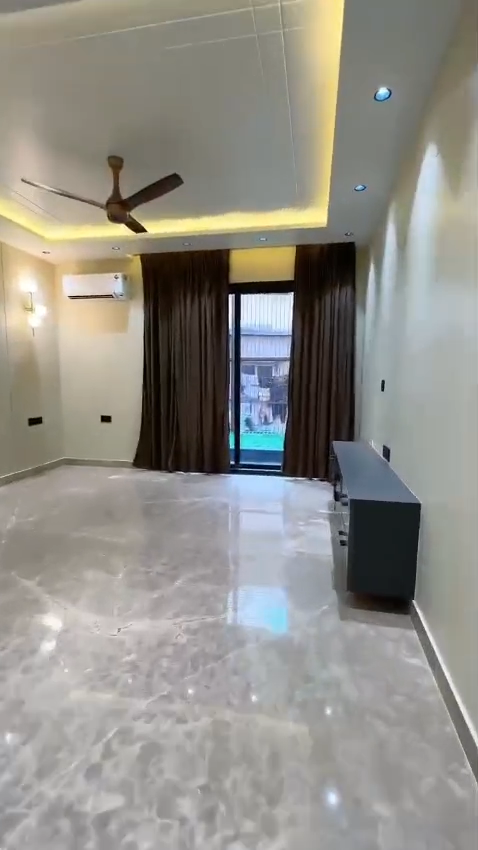 4 BHK builder floor - Image 4