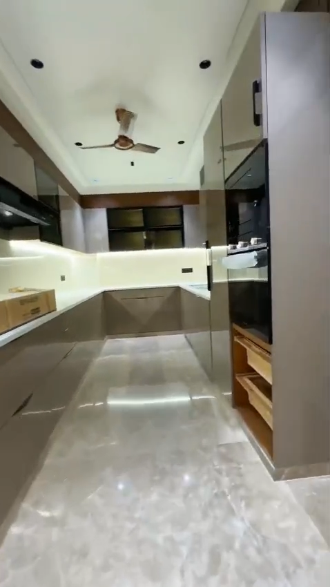 4 BHK builder floor - Image 3