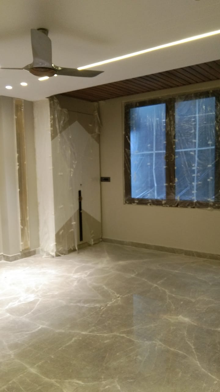 4 BHK builder floor located in the prime residential - Image 4