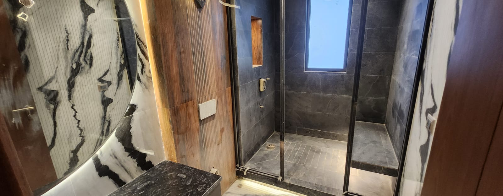 4 BHK builder floor - Image 4