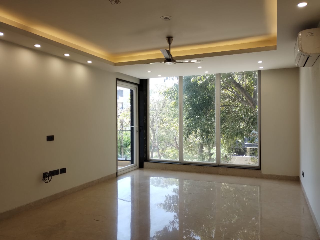 4 BHK builder floor - Image 4