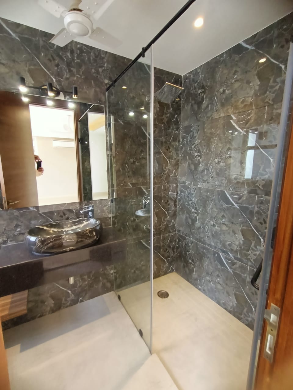 4 BHK builder floor - Image 4