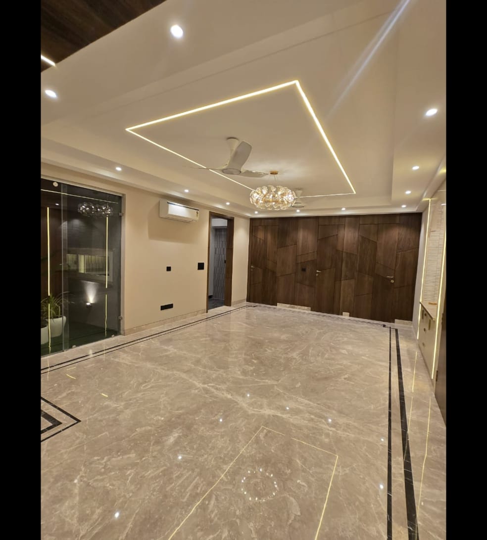 Spacious 4 BHK Builder Floor - Image 2